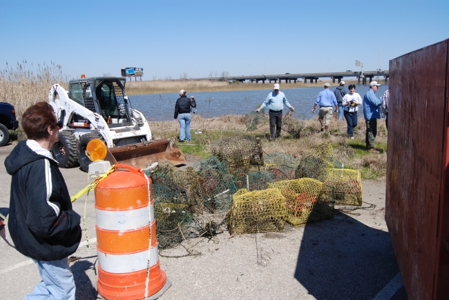 Volunteers cleaning up derelict crab pots.