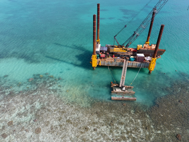 The Lady Carolina during the removal process. 